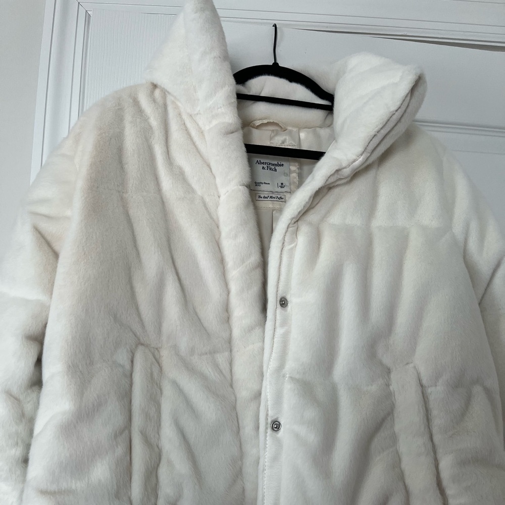 Abercrombie & Fitch white mini puffer